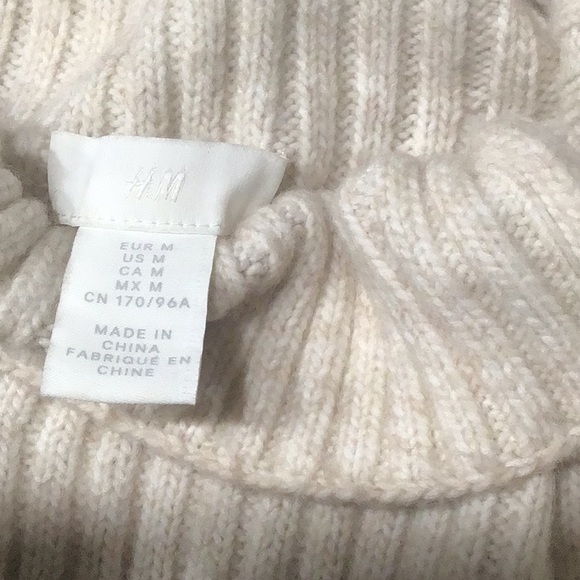 CLEARANCE | H & M cropped Mock turtleneck sweater; LIKE NEW - Picture 7 of 8